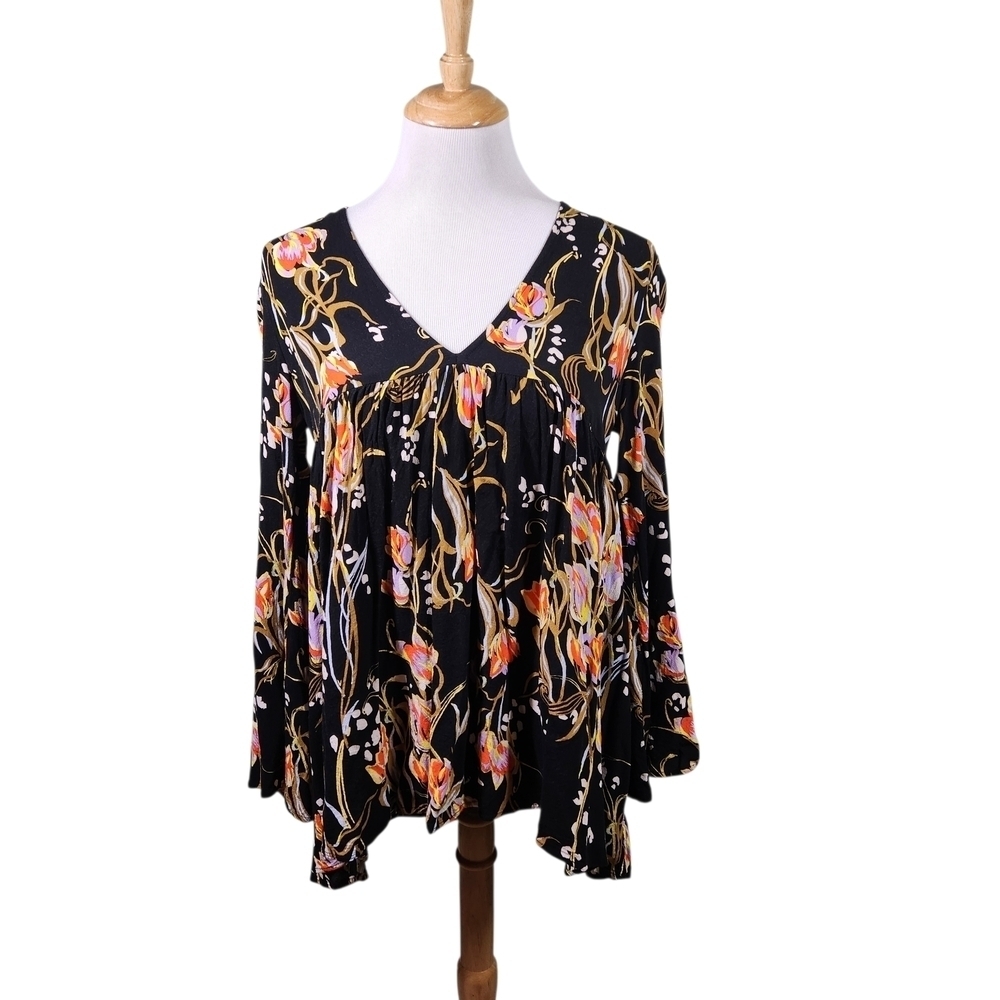 Free People Belle Blouse V-neck Bell sleeves 100% rayon, sz Small
